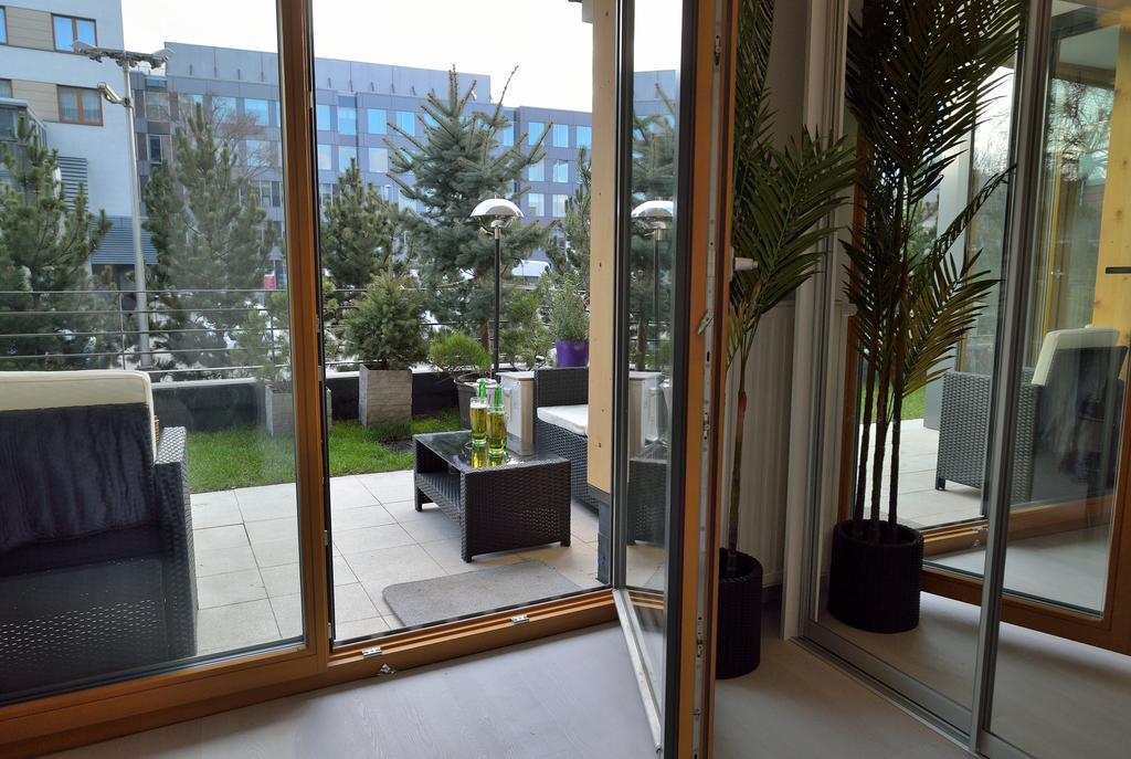 Garden Apartment Cracow- Shopping Mall 1Min, Underground Parking, Family Friendly, City Center Krasków Dış mekan fotoğraf