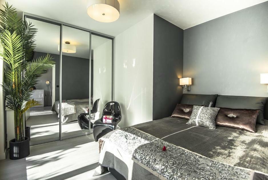 Garden Apartment Cracow- Shopping Mall 1Min, Underground Parking, Family Friendly, City Center Krasków Dış mekan fotoğraf
