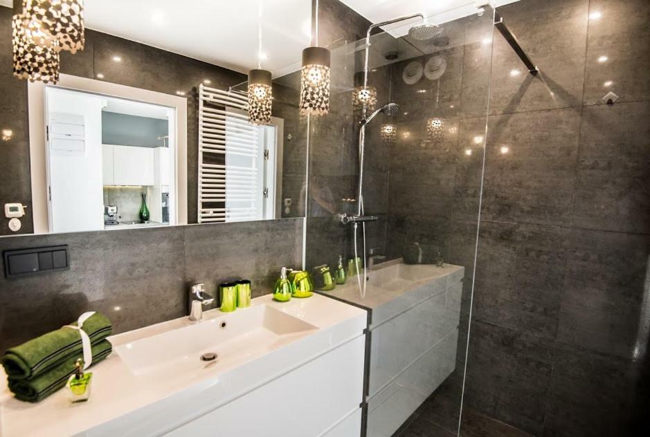 Garden Apartment Cracow- Shopping Mall 1Min, Underground Parking, Family Friendly, City Center Krasków Dış mekan fotoğraf